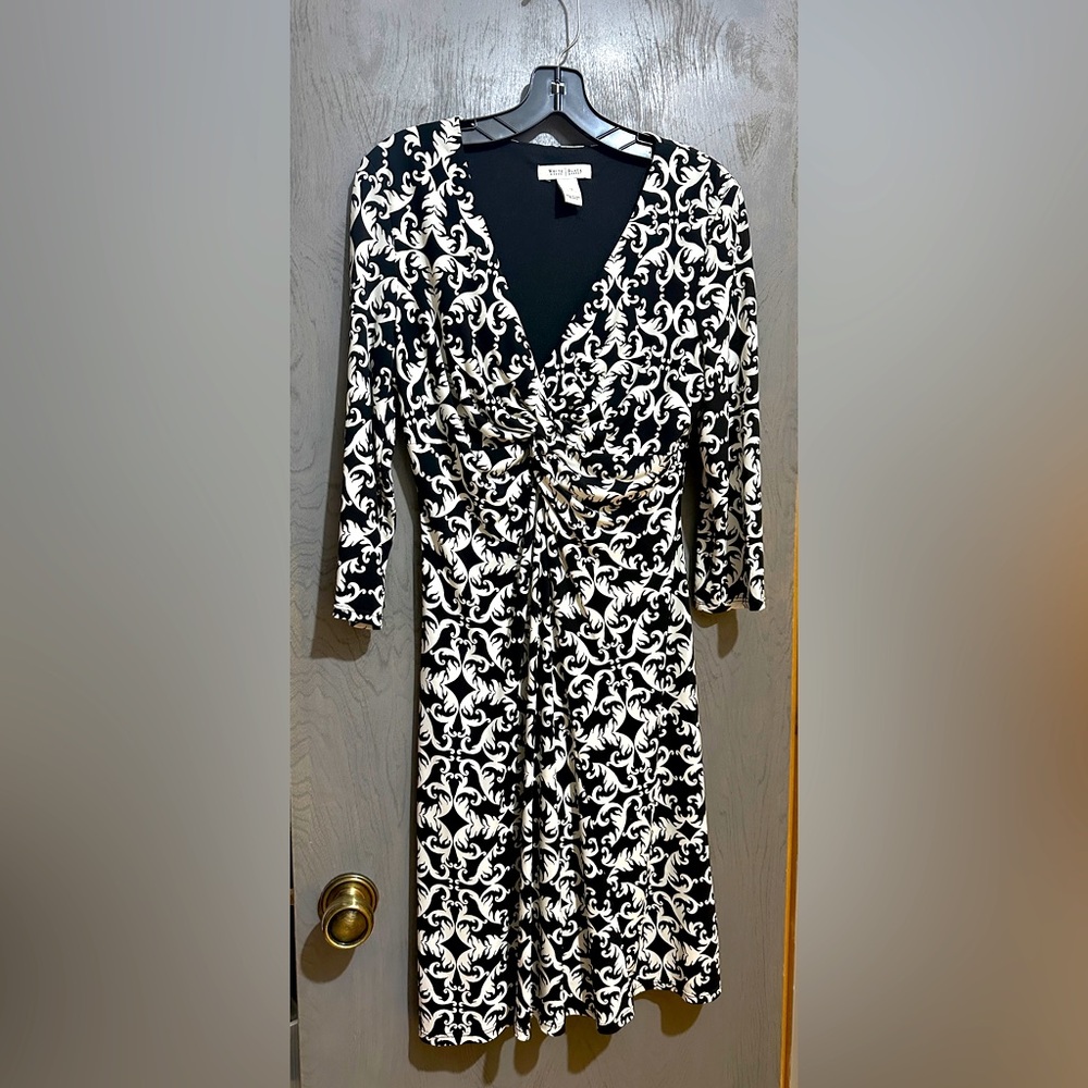 V-neck stretch dress with gathered defined waist and elbow length sleeves